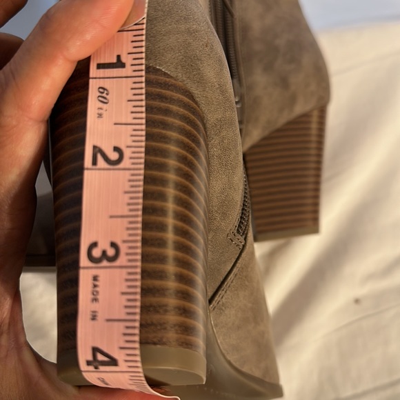 Women’s Guess booties - Picture 6 of 6